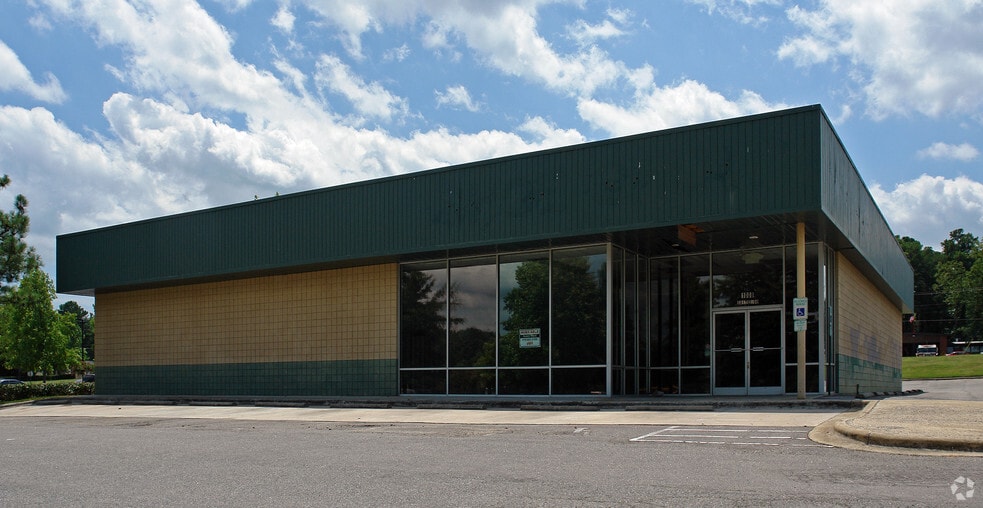1100 N Raleigh Blvd, Raleigh, NC for lease - Building Photo - Image 2 of 4
