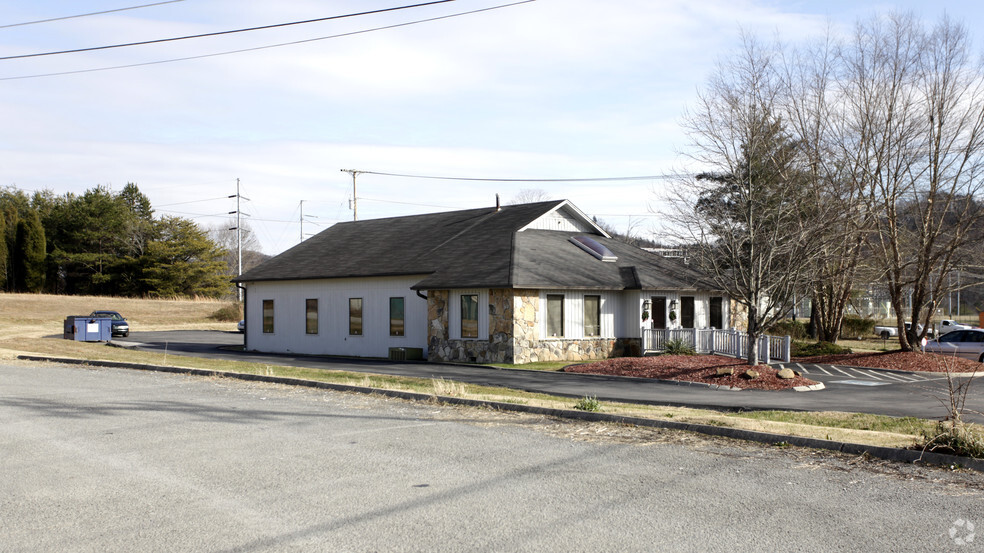 2205 Clinton Hwy, Powell, TN for lease - Primary Photo - Image 1 of 3