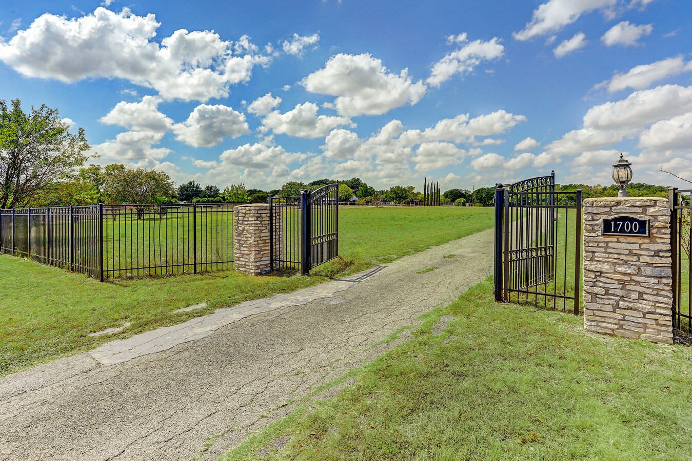 1700 Red Bud Ln, Round Rock, TX 78664