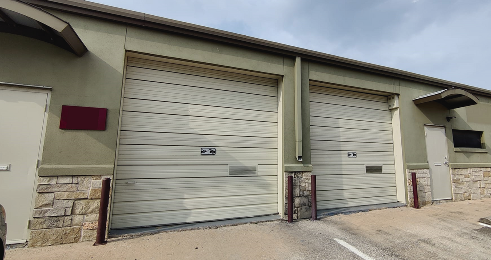 9705 Rd, Austin, TX 78758