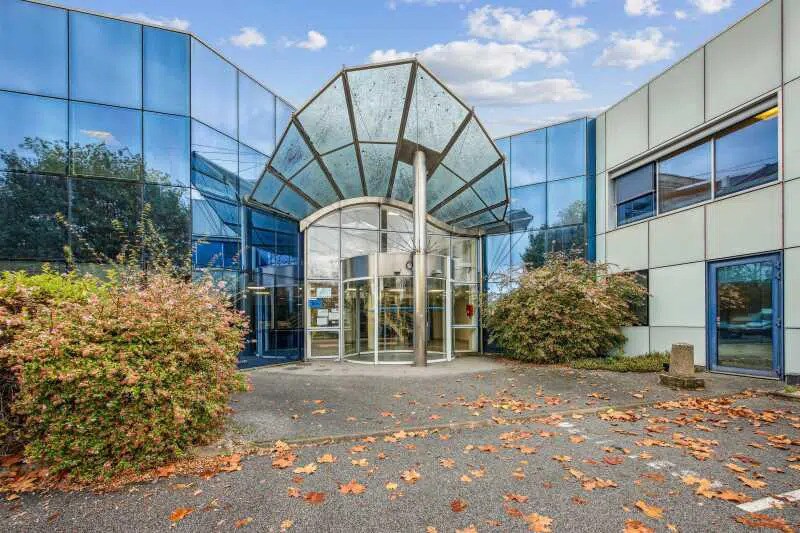 184 Rue Tabuteau, Buc for sale - Building Photo - Image 1 of 15