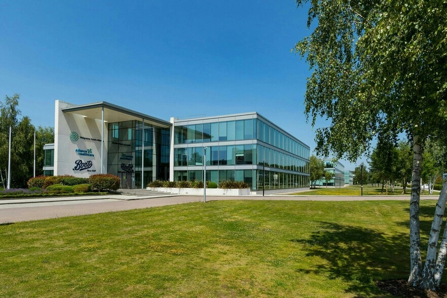 2 Brooklands Rd, Weybridge for lease - Building Photo - Image 3 of 20