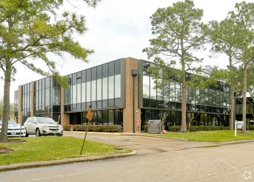 1335 Regents Park Dr, Houston, TX for lease - Building Photo - Image 1 of 7