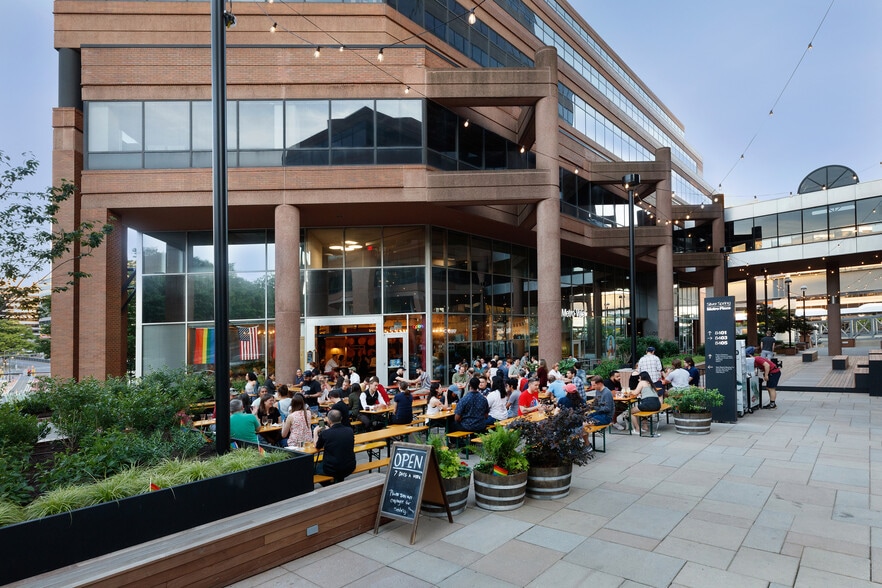 8405 Colesville Rd, Silver Spring, MD for lease - Building Photo - Image 3 of 29