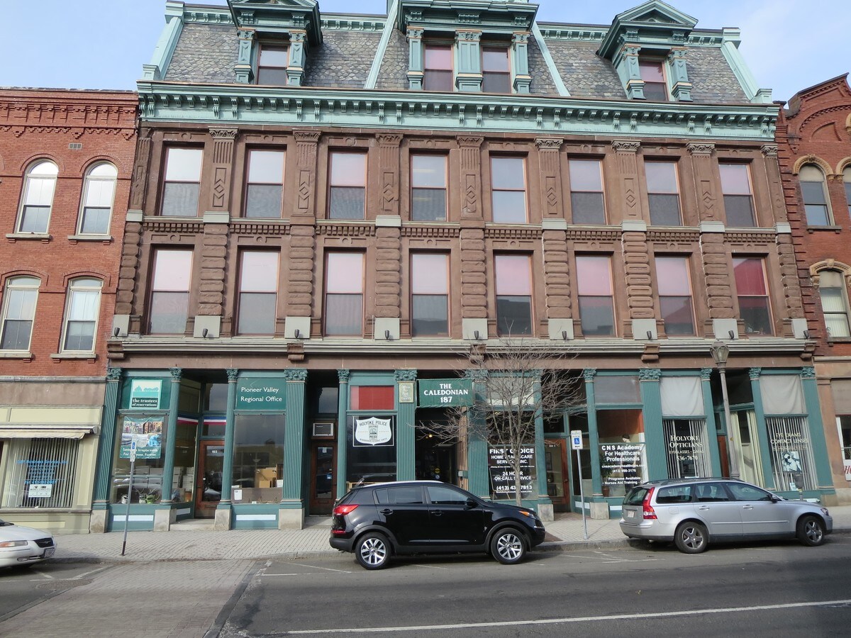 185193 High St, Holyoke, MA 01040