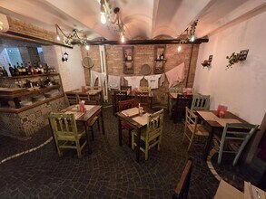 Retail in Barcelona, Barcelona for lease Interior Photo- Image 2 of 13