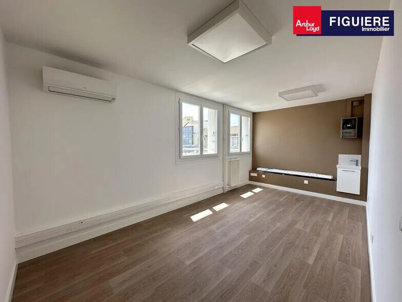 Office in Aix-en-Provence for lease - Building Photo - Image 3 of 5