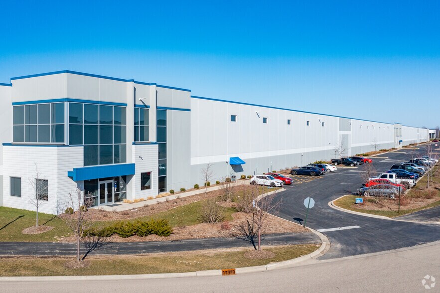 3926 Burwood Dr, Waukegan, IL for lease - Building Photo - Image 1 of 8