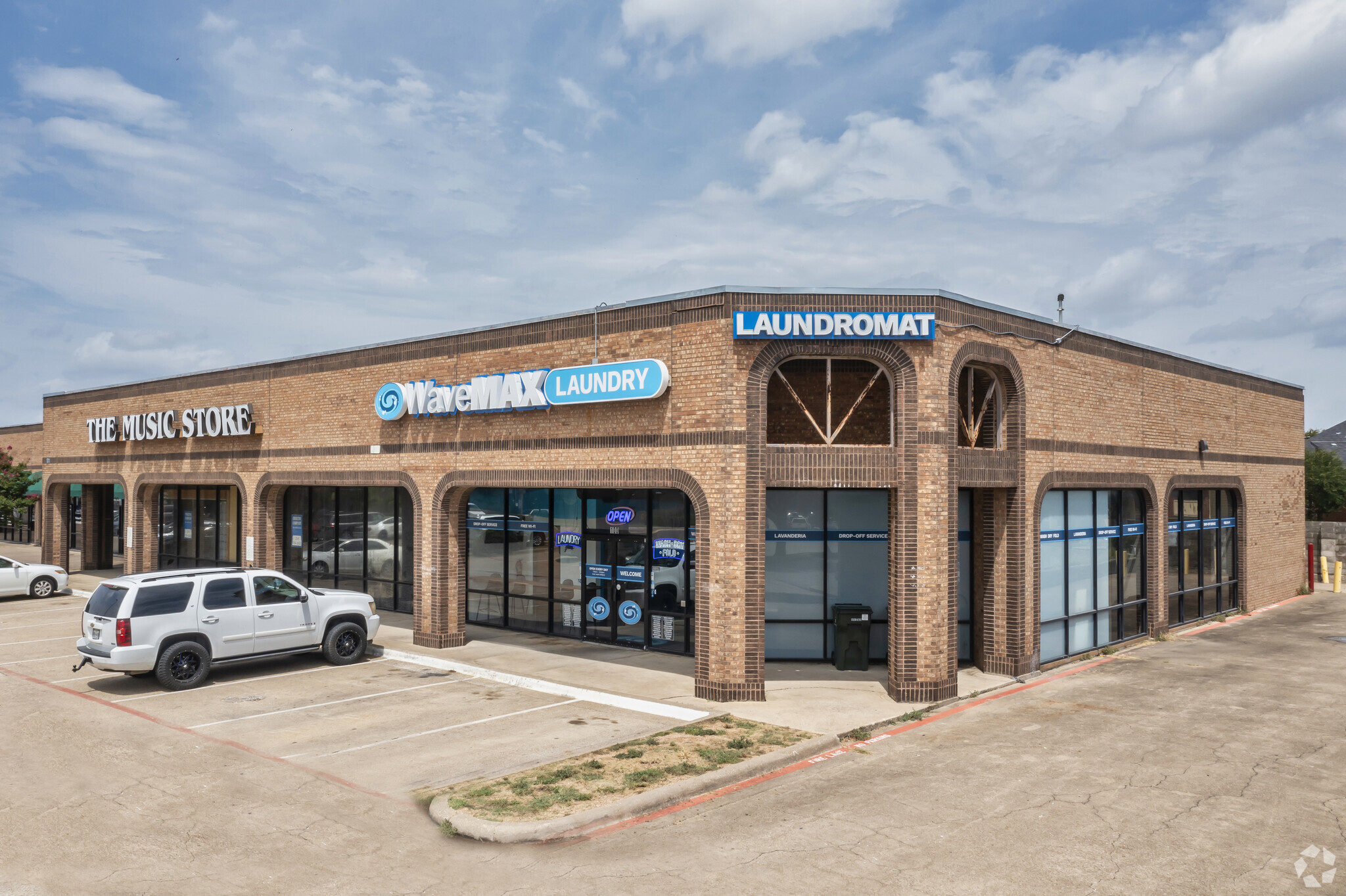 1311 Plaza Dr, Garland, TX for lease Building Photo- Image 1 of 9