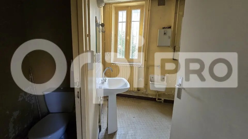 Retail in Montluçon for lease - Interior Photo - Image 3 of 10