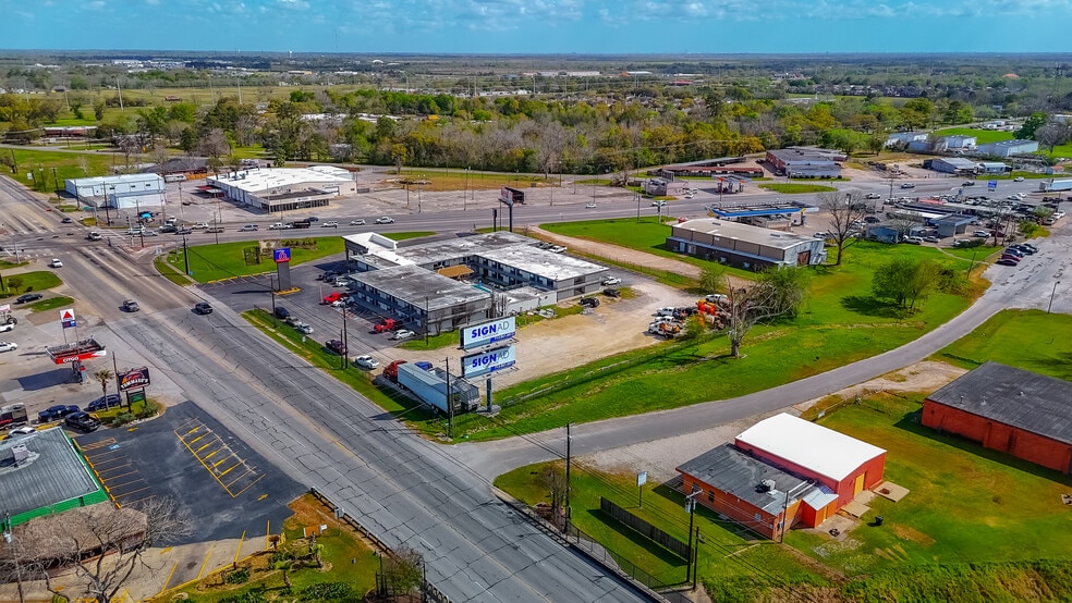 110 E Highway 6, Alvin, TX for sale - Building Photo - Image 2 of 67