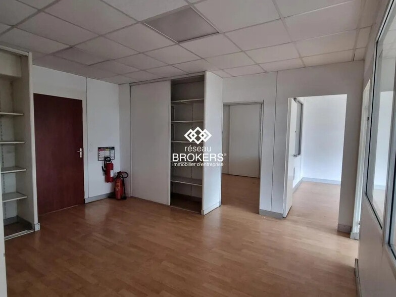 Retail in Lattes for lease - Interior Photo - Image 3 of 11