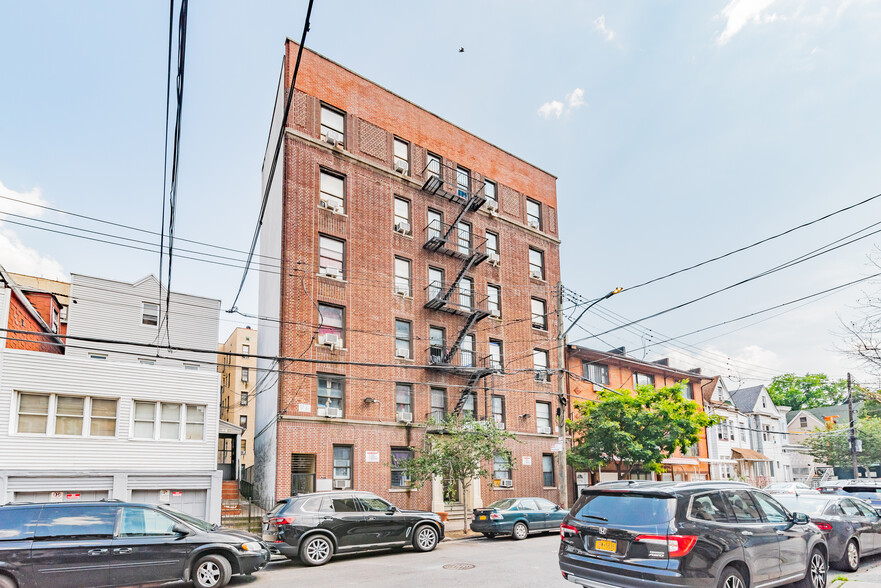 2750 Creston Ave, Bronx, NY for sale - Building Photo - Image 1 of 1