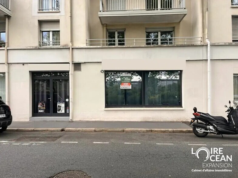Retail in Nantes for lease - Building Photo - Image 1 of 2