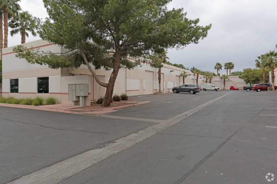 6340 McLeod Dr, Las Vegas, NV for lease - Building Photo - Image 3 of 5