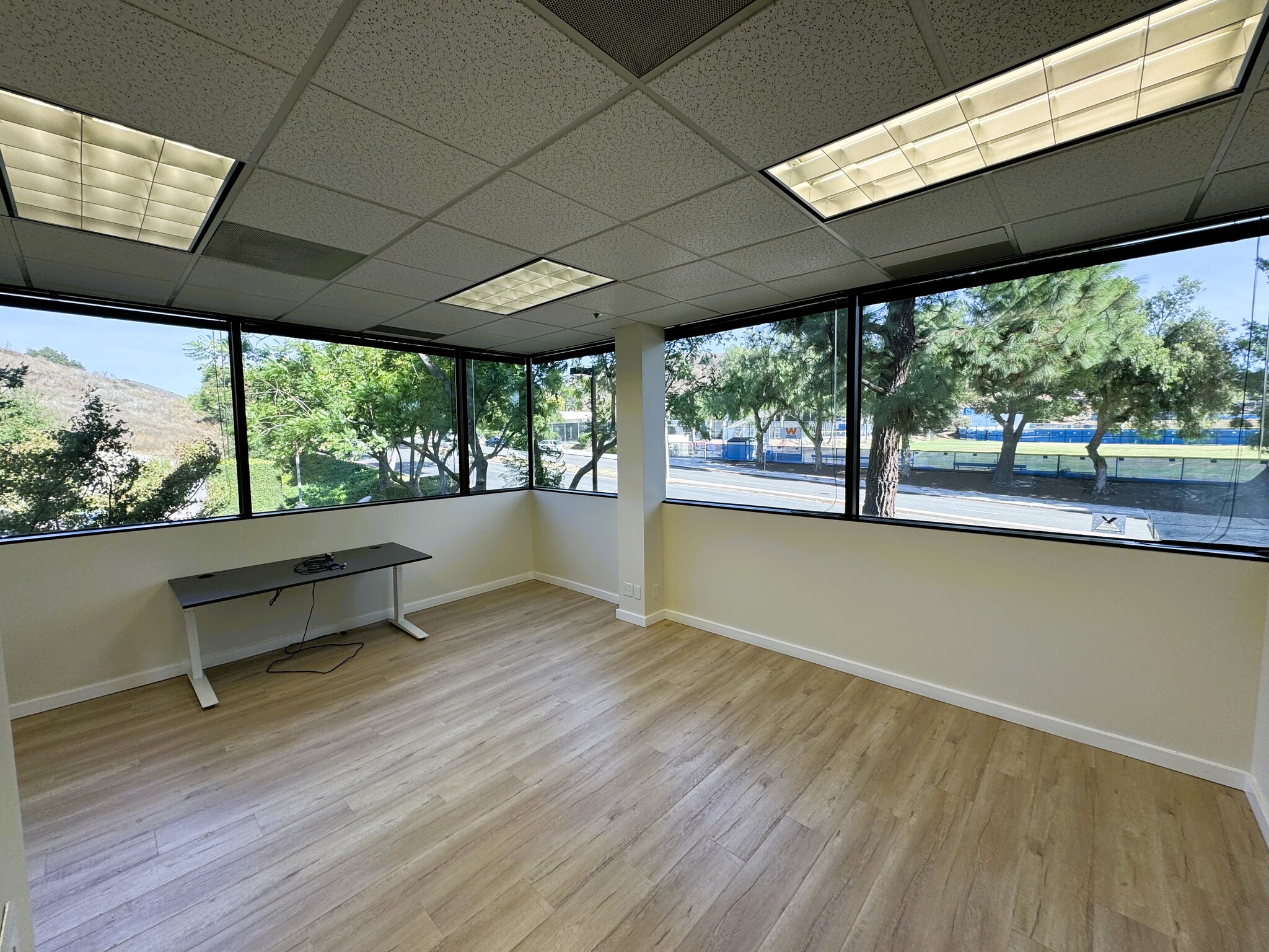 4165-4195 E Thousand Oaks Blvd, Westlake Village, CA for lease Interior Photo- Image 1 of 8