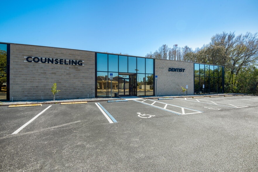9020 Rancho del Rio Dr, New Port Richey, FL for lease - Building Photo - Image 1 of 12