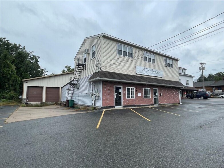 815 Cumberland Hill Rd, Woonsocket, RI for sale - Primary Photo - Image 1 of 1
