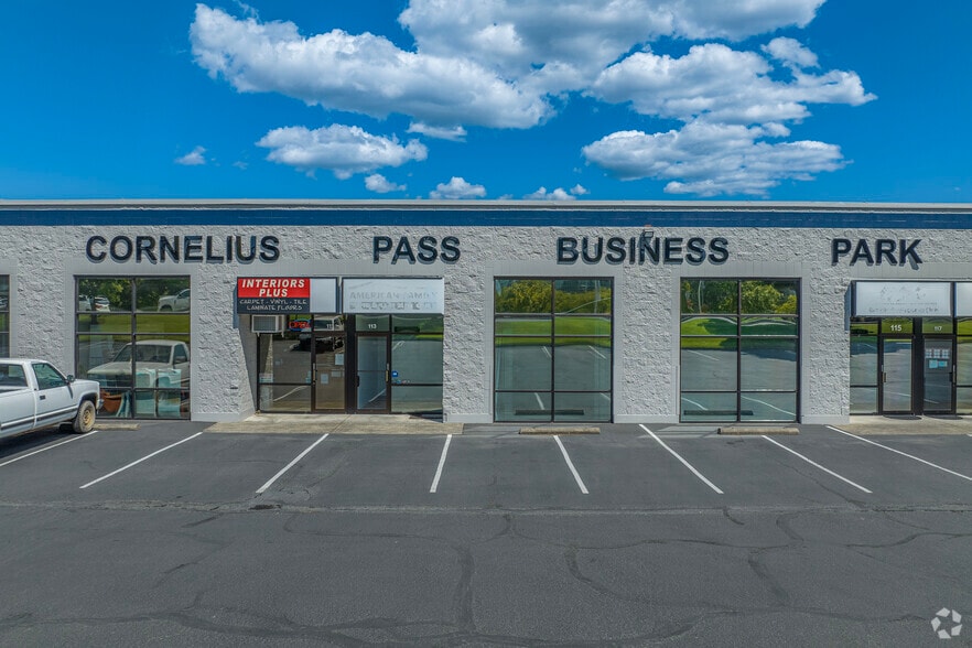 2056 NE Aloclek Dr, Hillsboro, OR for lease - Building Photo - Image 2 of 19