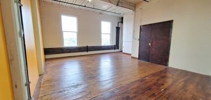 208 S Pulaski St, Baltimore, MD for lease Interior Photo- Image 1 of 4