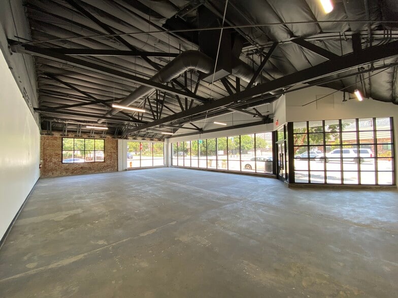 633 S San Fernando Blvd, Burbank, CA for sale - Building Photo - Image 3 of 17