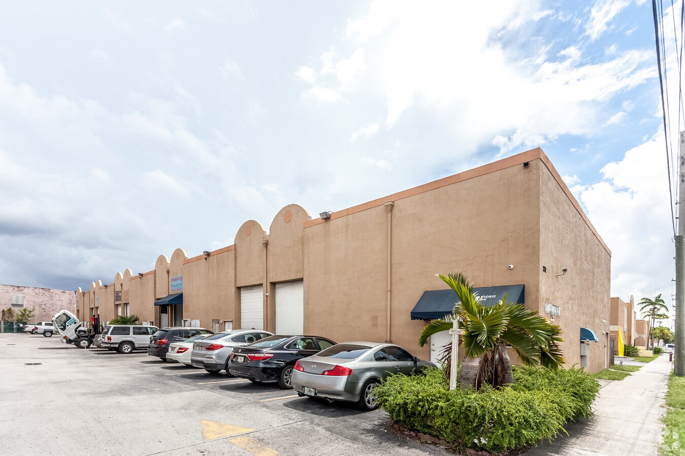 1701 W 37th St, Hialeah, FL 33012 | LoopNet