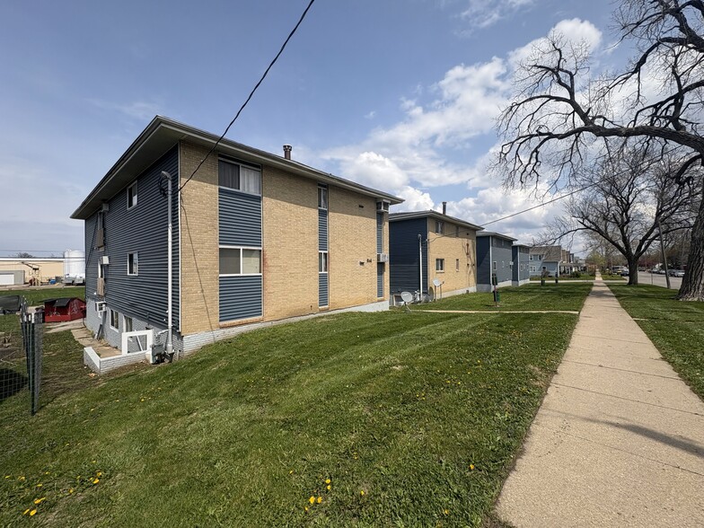 802-816 15th Ave SW, Cedar Rapids, IA for sale - Building Photo - Image 1 of 16