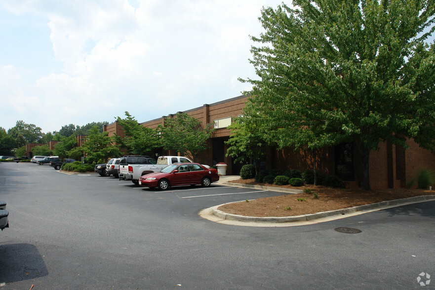 3077 McCall Dr, Doraville, GA for lease - Primary Photo - Image 1 of 4