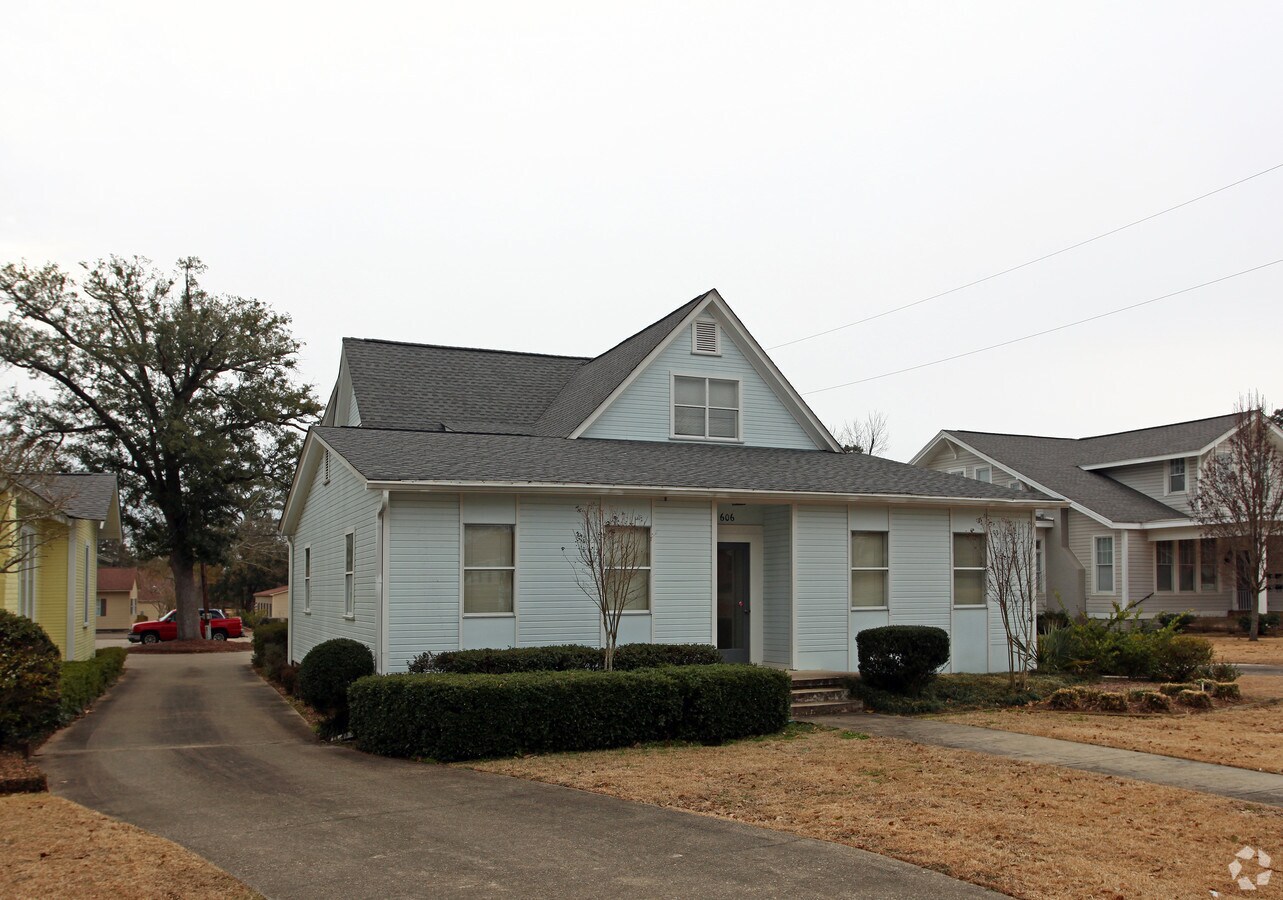 606 Adeline St, Hattiesburg, MS 39401