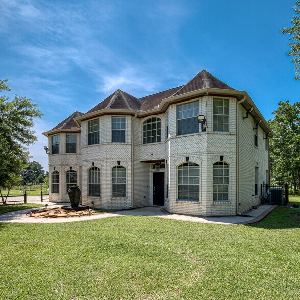 19330 Becker Rd, Hockley, TX 77447