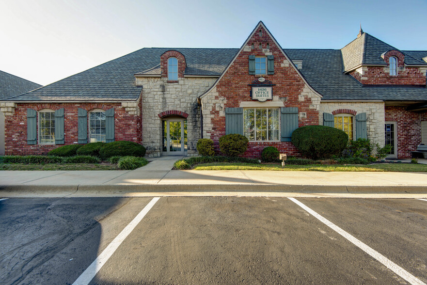 1426 E Bradford Pky, Springfield, MO for lease - Building Photo - Image 1 of 21