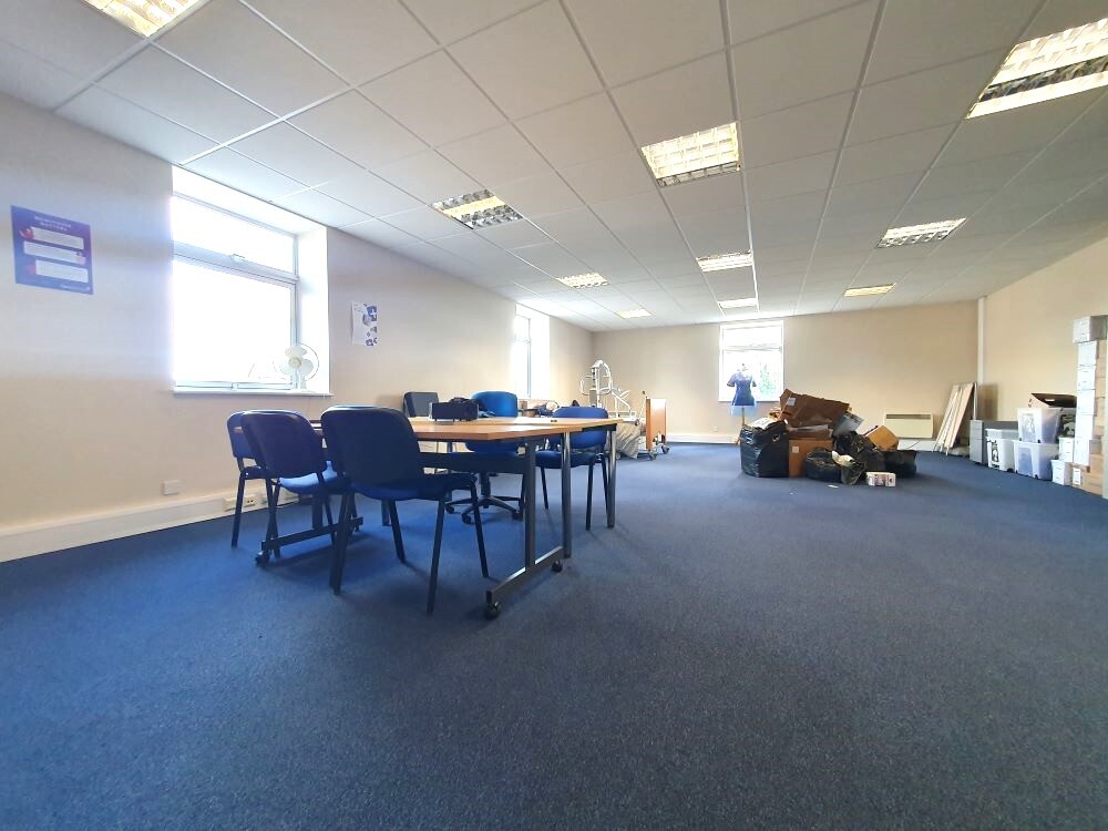 Alvescot Rd, Carterton for lease Interior Photo- Image 1 of 5