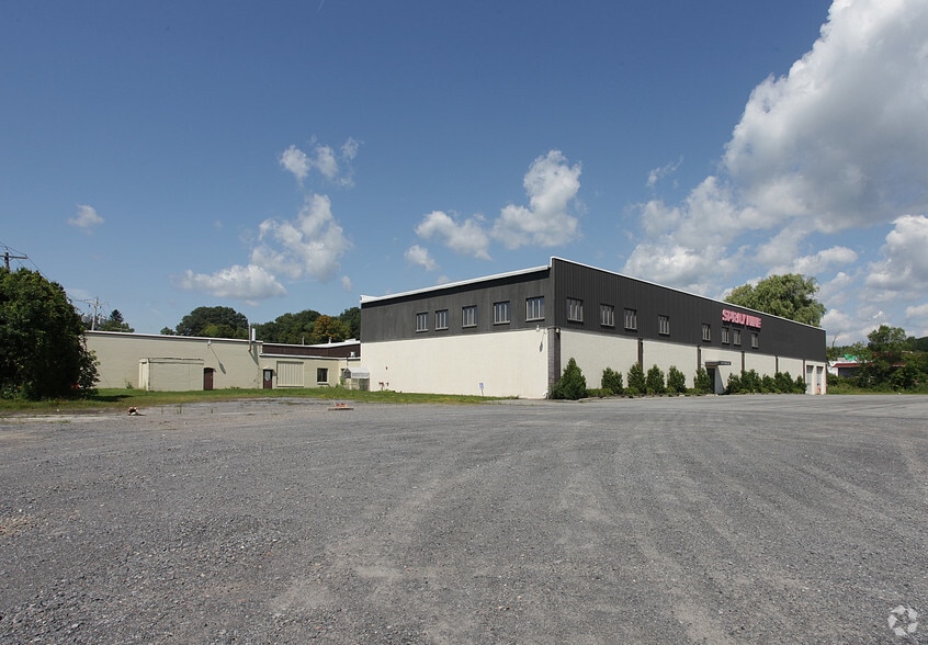 251 N Comrie Ave, Johnstown, NY for sale - Primary Photo - Image 1 of 1