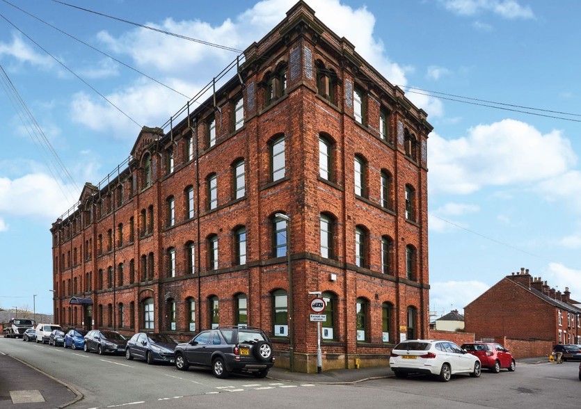 Queen St, Leek for lease - Primary Photo - Image 1 of 6