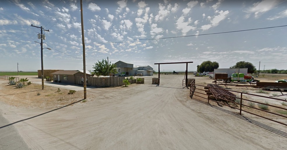 17205 Jumper Ave, Shafter, CA for sale - Primary Photo - Image 1 of 1