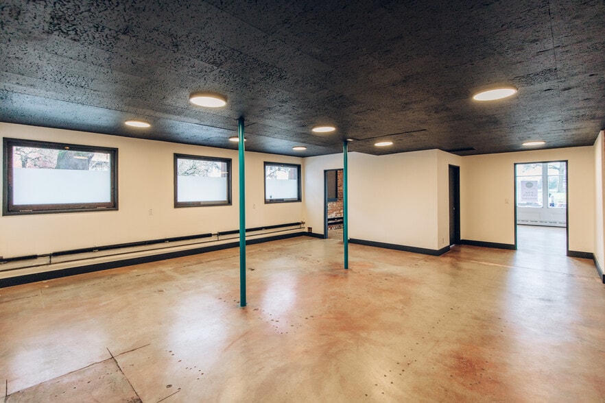 10 SW Ash St, Portland, OR for lease - Building Photo - Image 3 of 9
