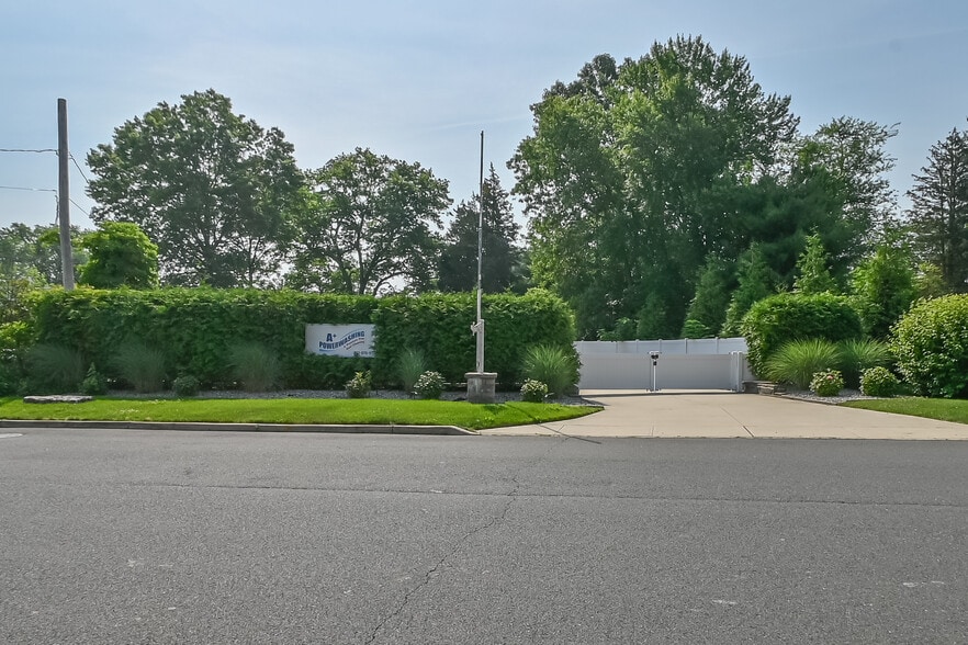 33 Bordentown Tpke, Jamesburg, NJ for sale - Building Photo - Image 2 of 17