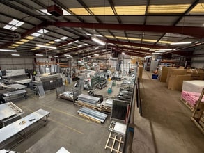 12 Green Ln, Oldham for lease Interior Photo- Image 2 of 5