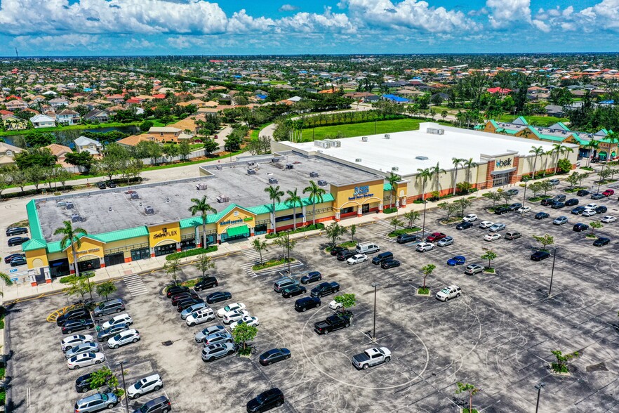 2354 Surfside Blvd, Cape Coral, FL for sale - Building Photo - Image 1 of 8