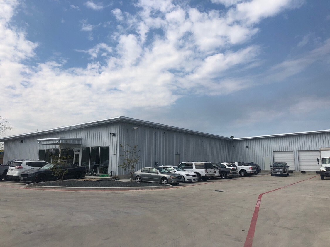 8520 Summertree Dr, Houston, TX for lease Building Photo- Image 1 of 7