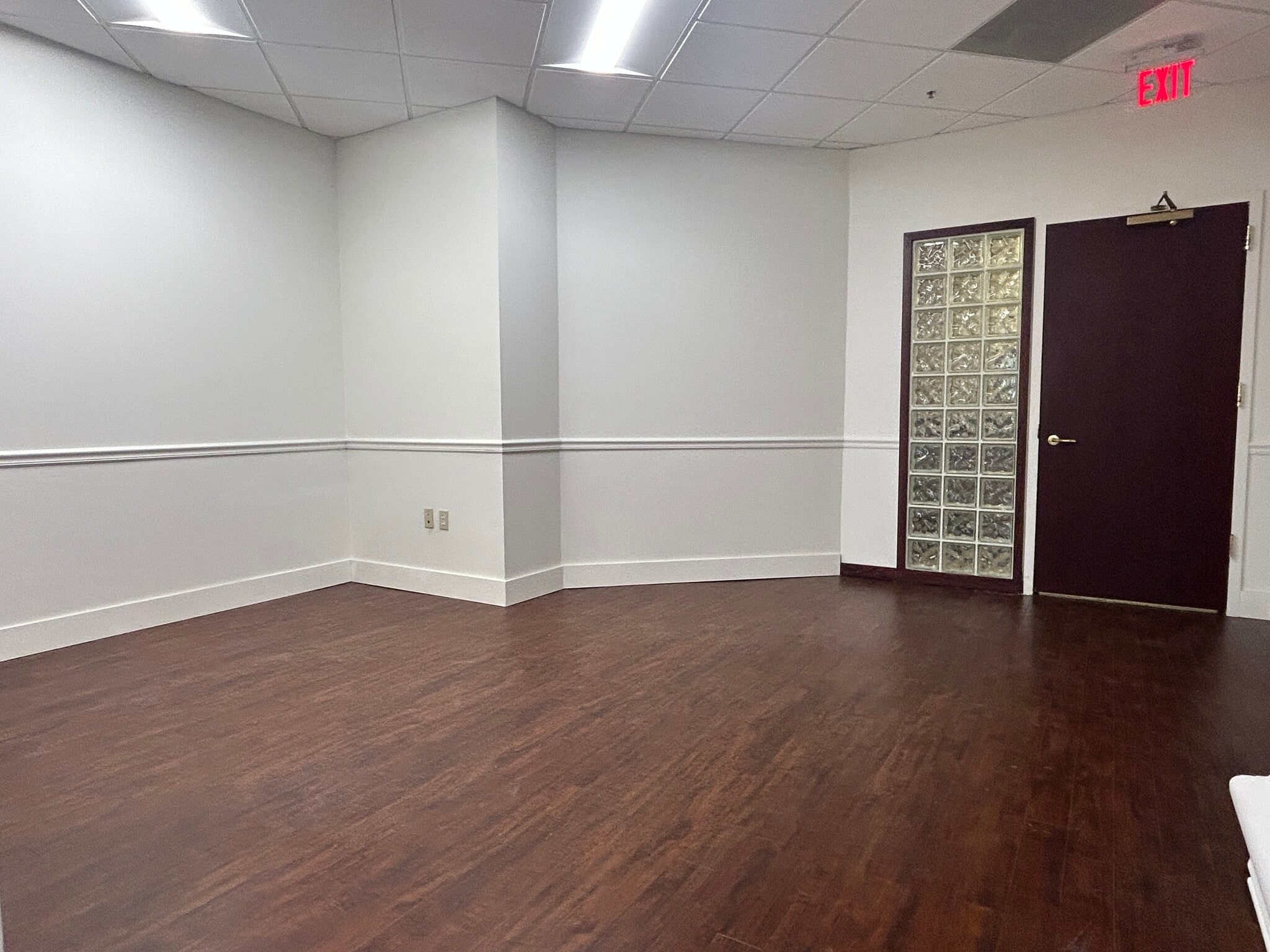 2 N Tamiami Trl, Sarasota, FL for lease Interior Photo- Image 1 of 15