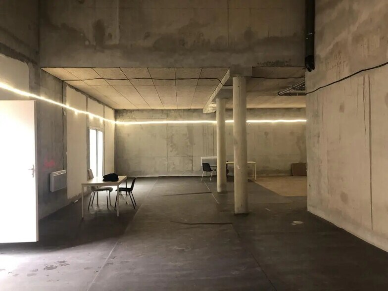 Retail in Pontault-Combault for lease - Interior Photo - Image 3 of 7