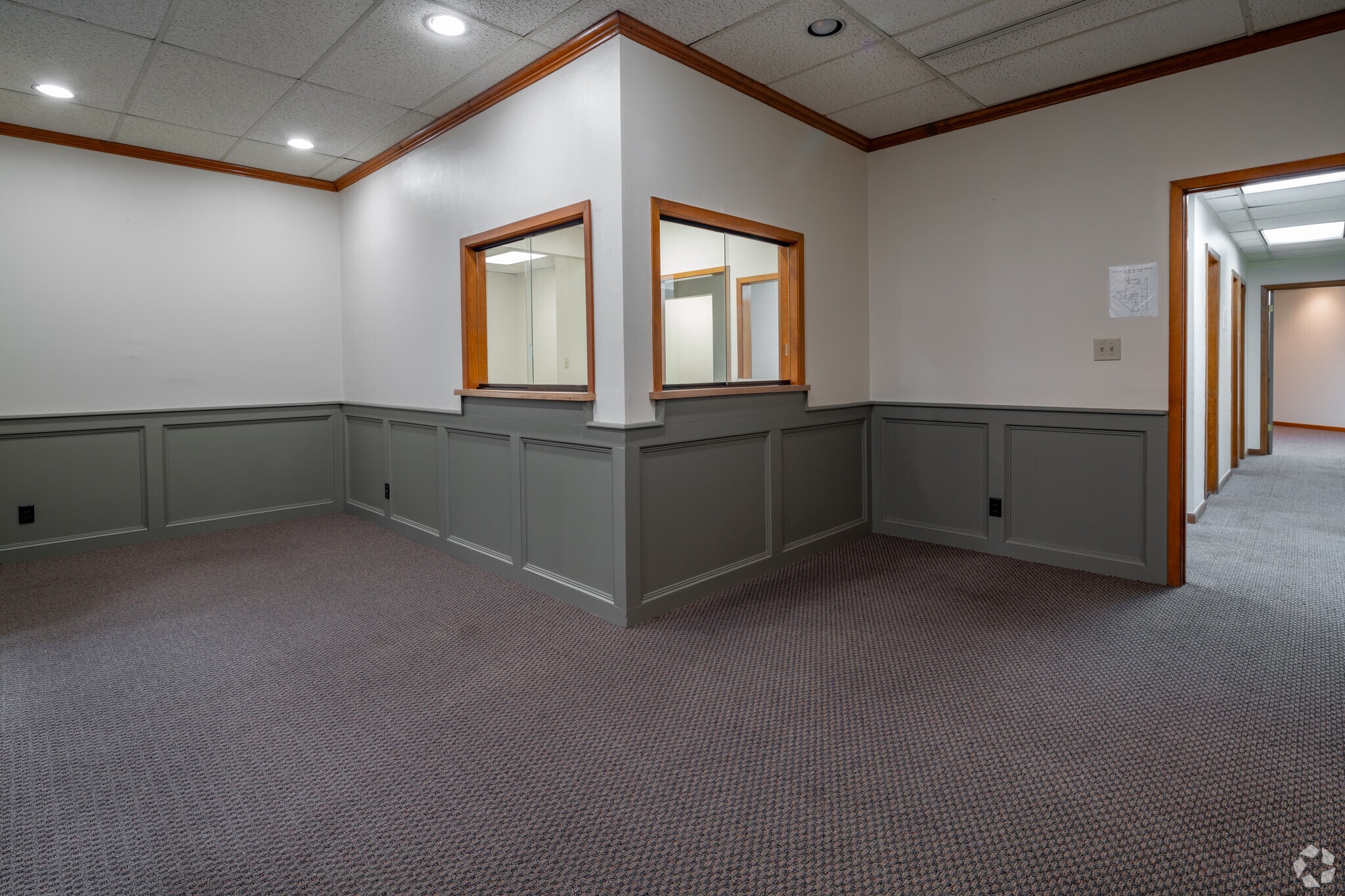 8601 Village Dr, San Antonio, TX for lease Interior Photo- Image 1 of 7