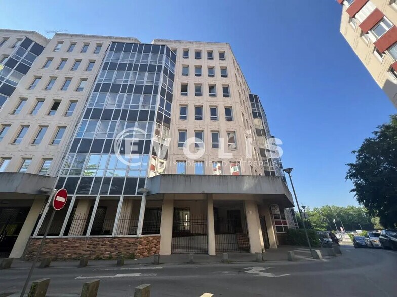 Office in Noisy-le-Grand for lease - Building Photo - Image 1 of 12