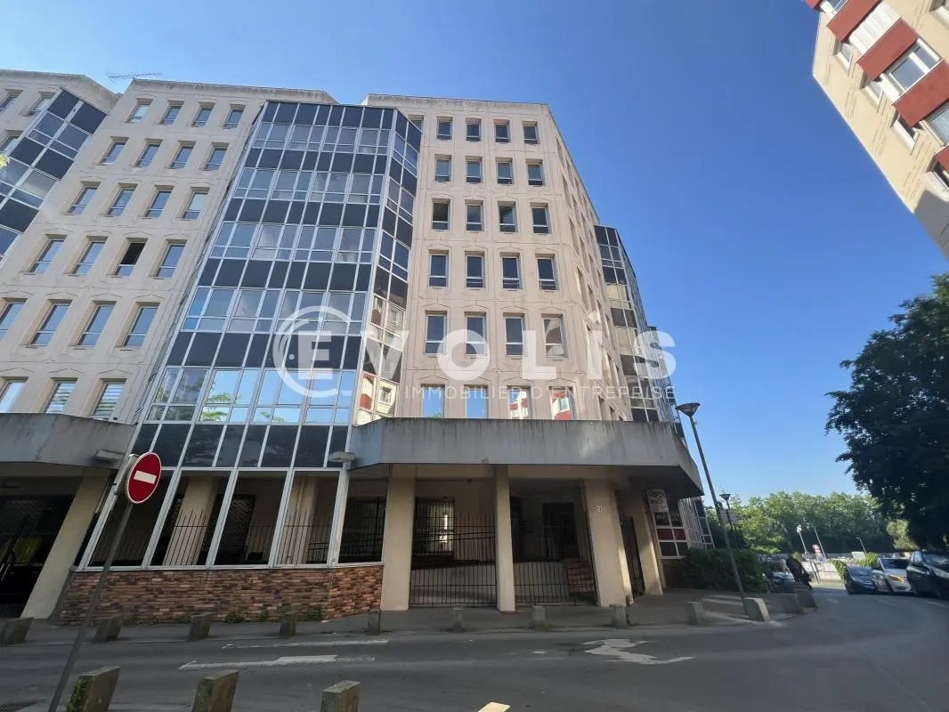 Office in Noisy-le-Grand for lease Building Photo- Image 1 of 13