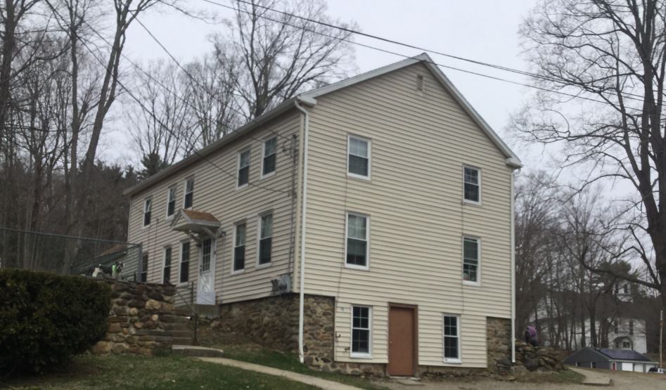 10 School St, Sturbridge, MA 01518