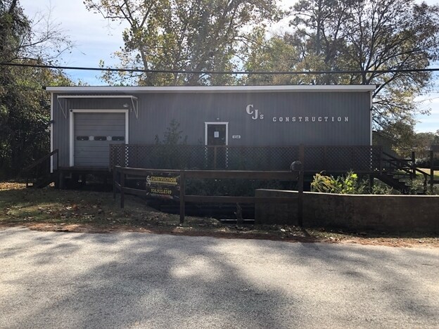 104 E Denham St, Livingston, TX for sale Primary Photo- Image 1 of 1