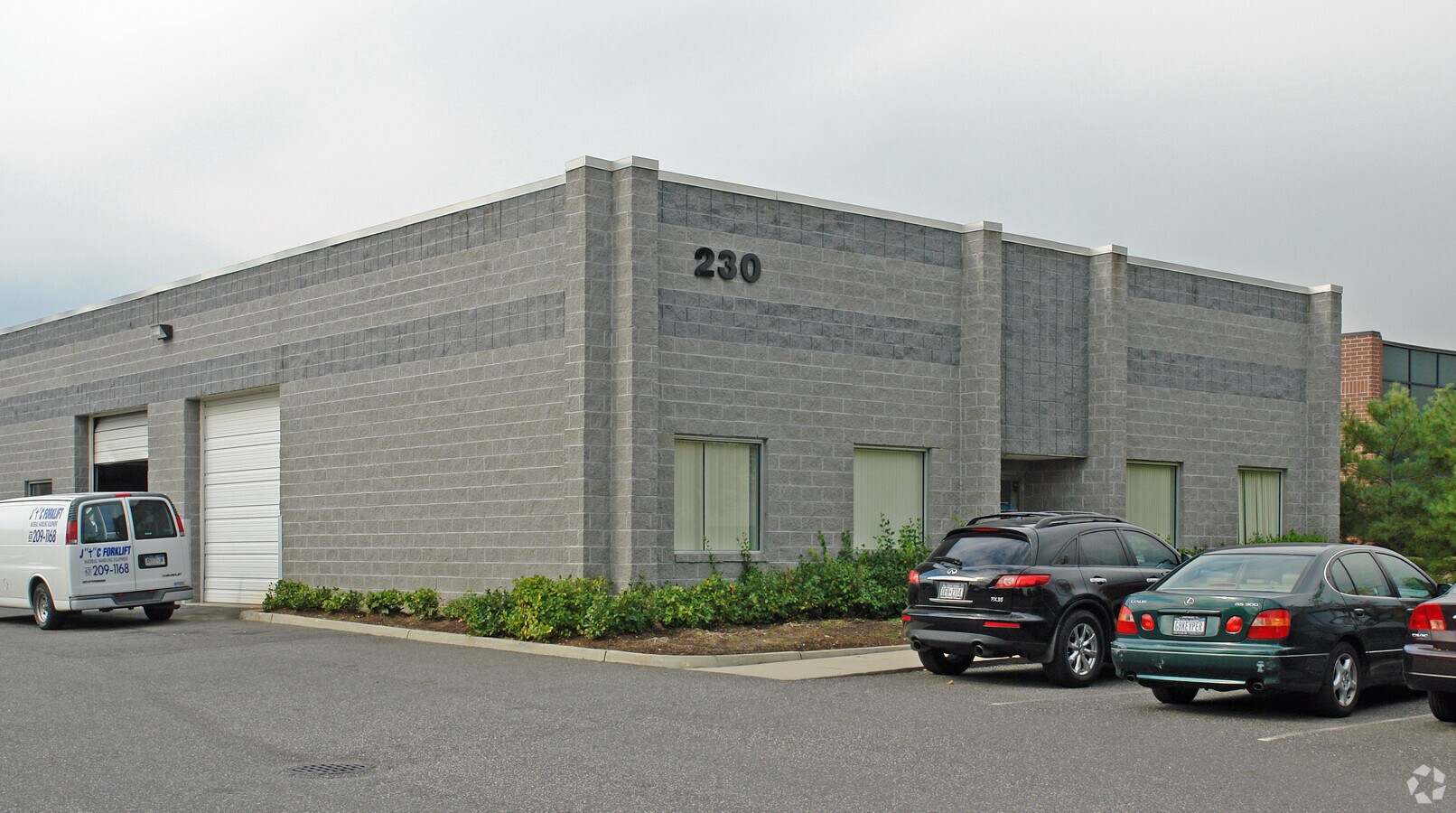 230 Knickerbocker Ave, Bohemia, NY 11716