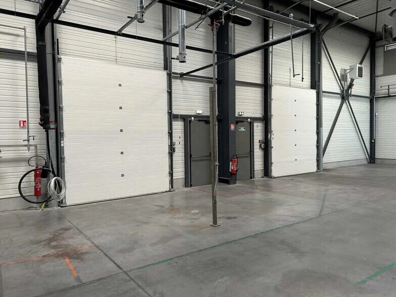 1 Rue Des Prairies, Les Sorinières for lease - Interior Photo - Image 3 of 11