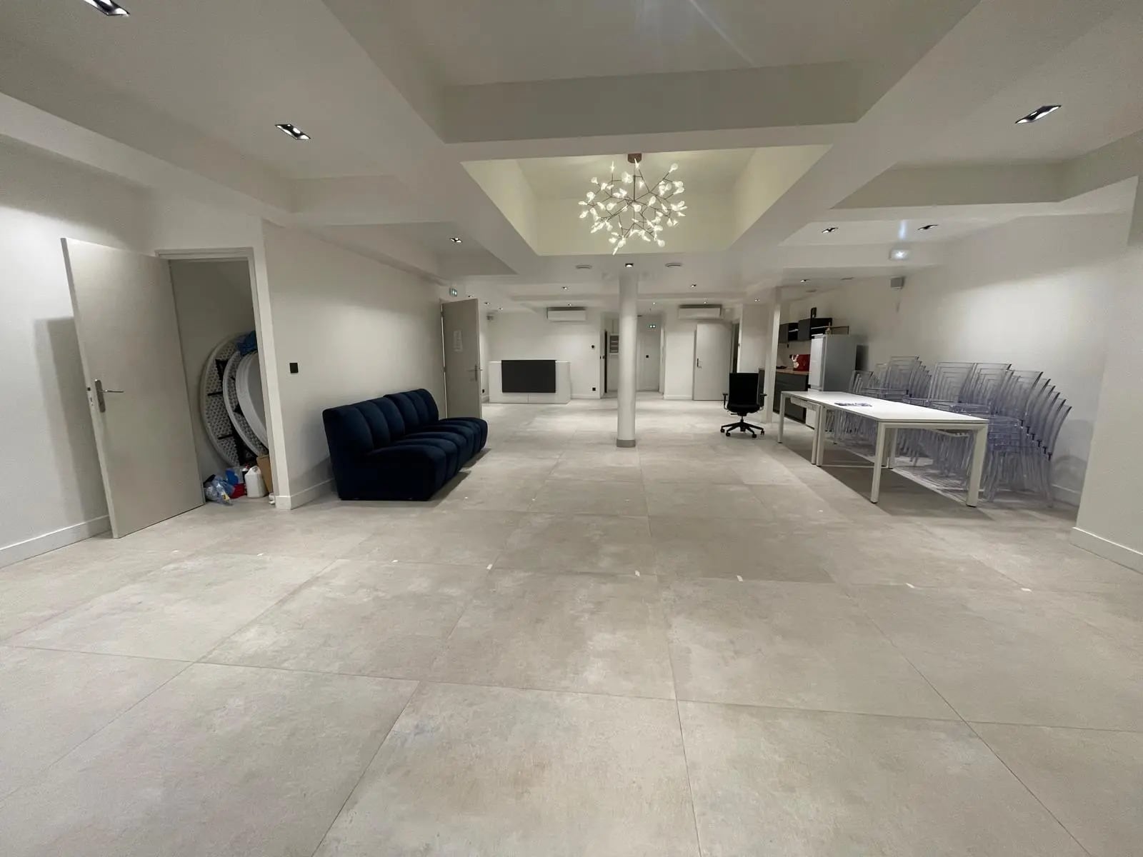 Office in Paris for sale Interior Photo- Image 1 of 4